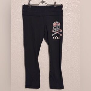 Lululemon SoulCycle Black Ankle Cropped Pants with Skull Design - Women Size 6